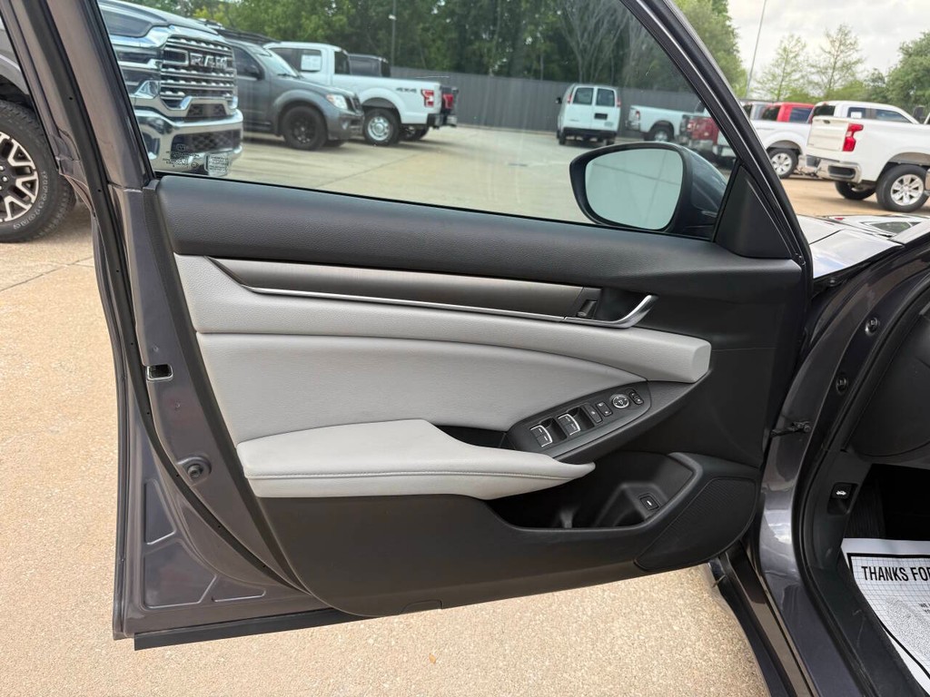 Honda Accord Sedan Vehicle Full-screen Gallery Image 08