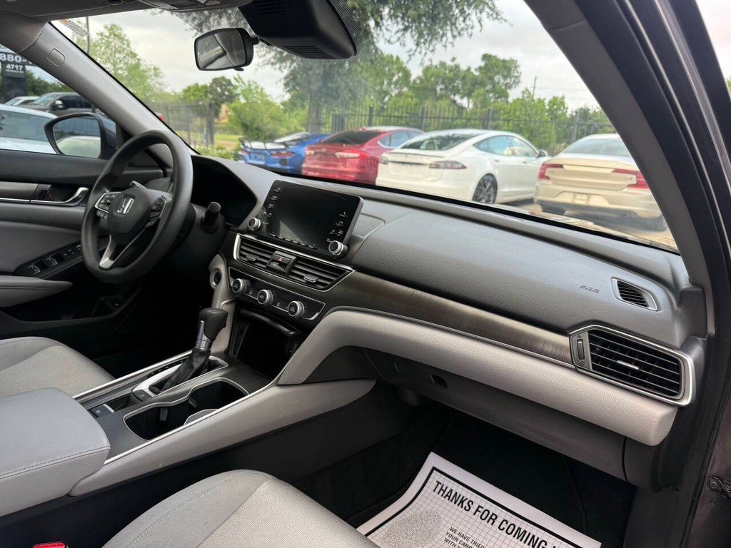 Honda Accord Sedan Vehicle Full-screen Gallery Image 09