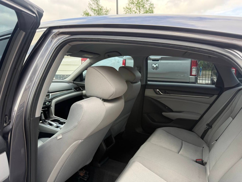 Honda Accord Sedan Vehicle Full-screen Gallery Image 12
