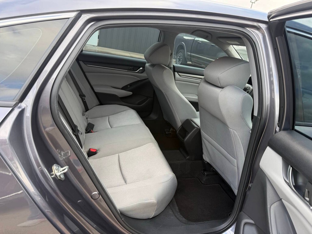 Honda Accord Sedan Vehicle Full-screen Gallery Image 15