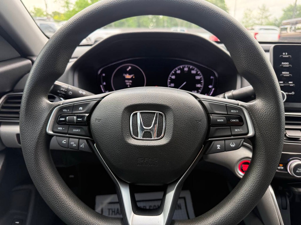 Honda Accord Sedan Vehicle Full-screen Gallery Image 23