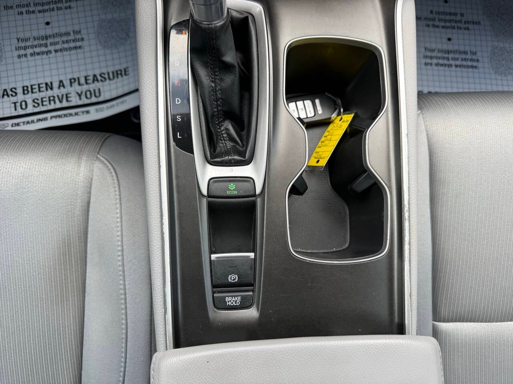 Honda Accord Sedan Vehicle Full-screen Gallery Image 30