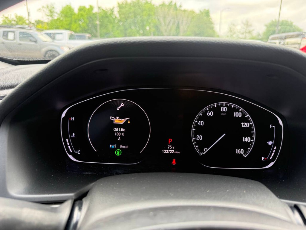 Honda Accord Sedan Vehicle Full-screen Gallery Image 33