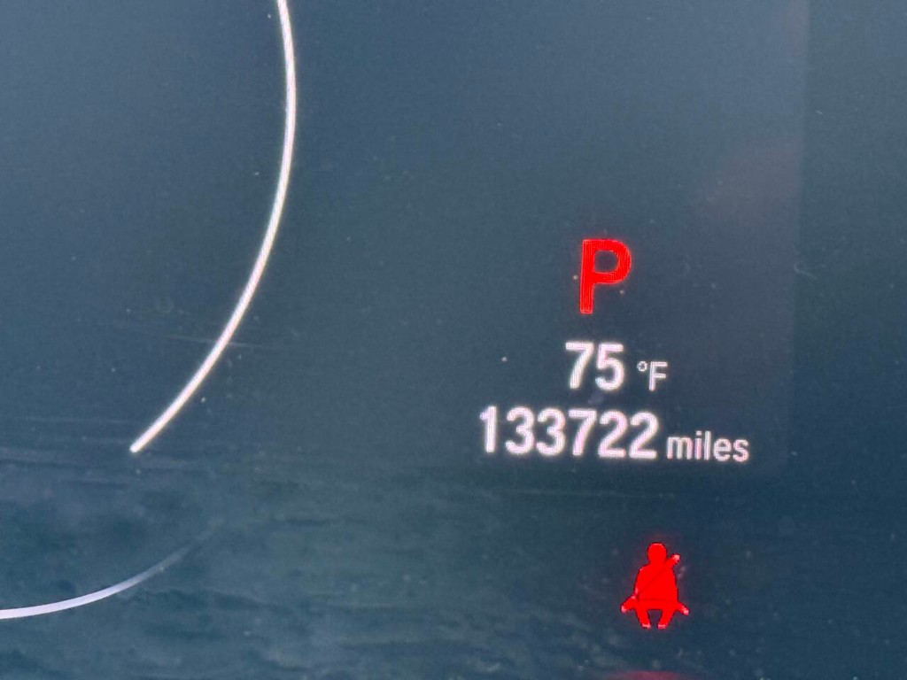 Honda Accord Sedan Vehicle Full-screen Gallery Image 34