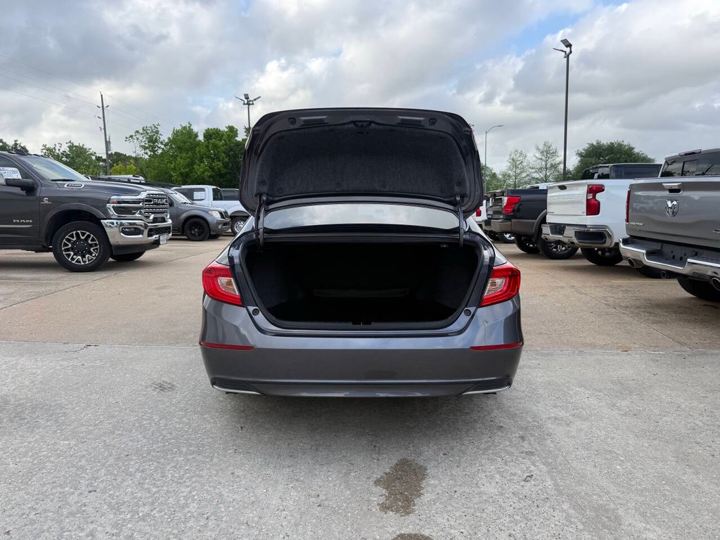 Honda Accord Sedan Vehicle Full-screen Gallery Image 38