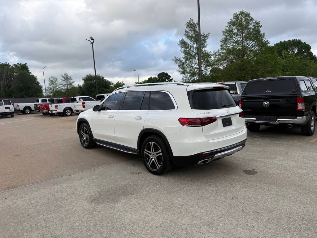 Mercedes-Benz GLS Vehicle Full-screen Gallery Image 04