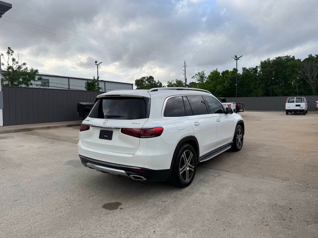 Mercedes-Benz GLS Vehicle Full-screen Gallery Image 05