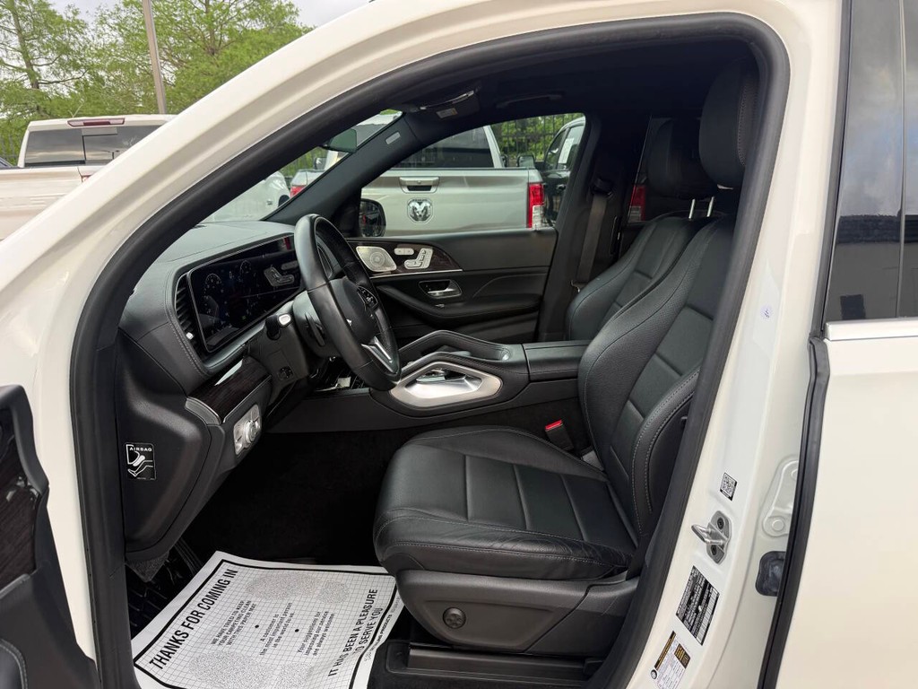 Mercedes-Benz GLS Vehicle Full-screen Gallery Image 07