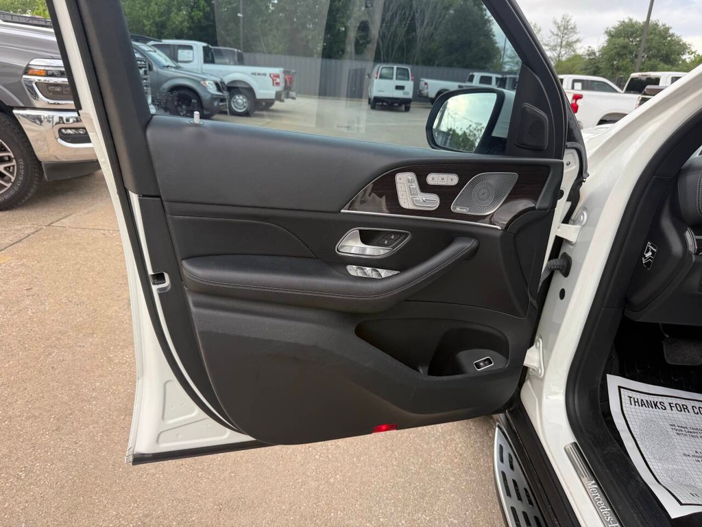 Mercedes-Benz GLS Vehicle Full-screen Gallery Image 08