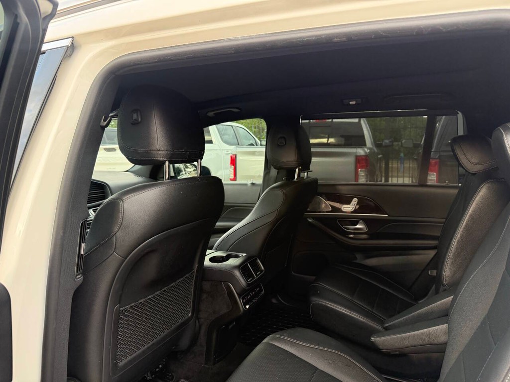 Mercedes-Benz GLS Vehicle Full-screen Gallery Image 12