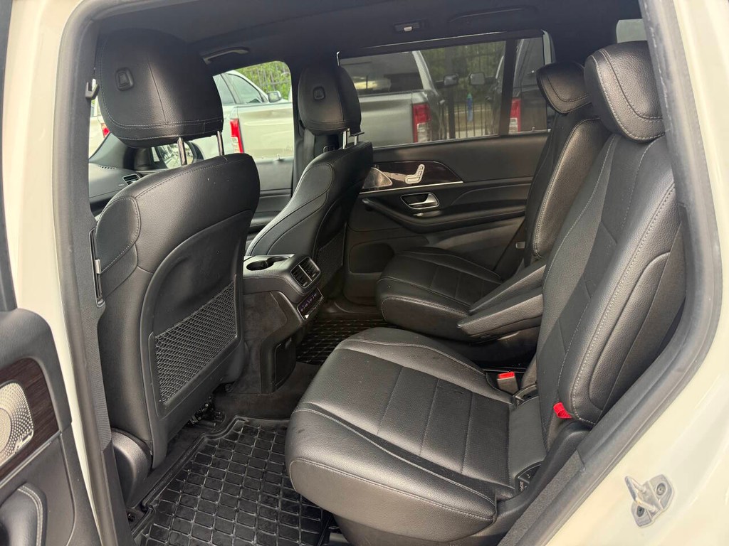 Mercedes-Benz GLS Vehicle Full-screen Gallery Image 13