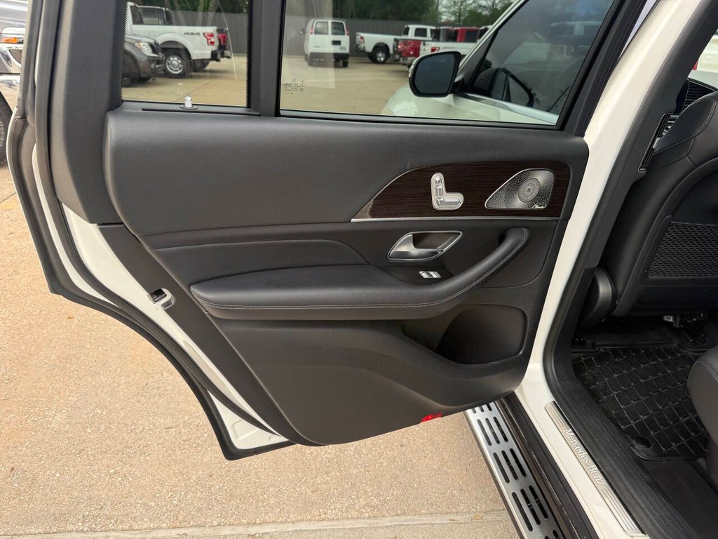 Mercedes-Benz GLS Vehicle Full-screen Gallery Image 14