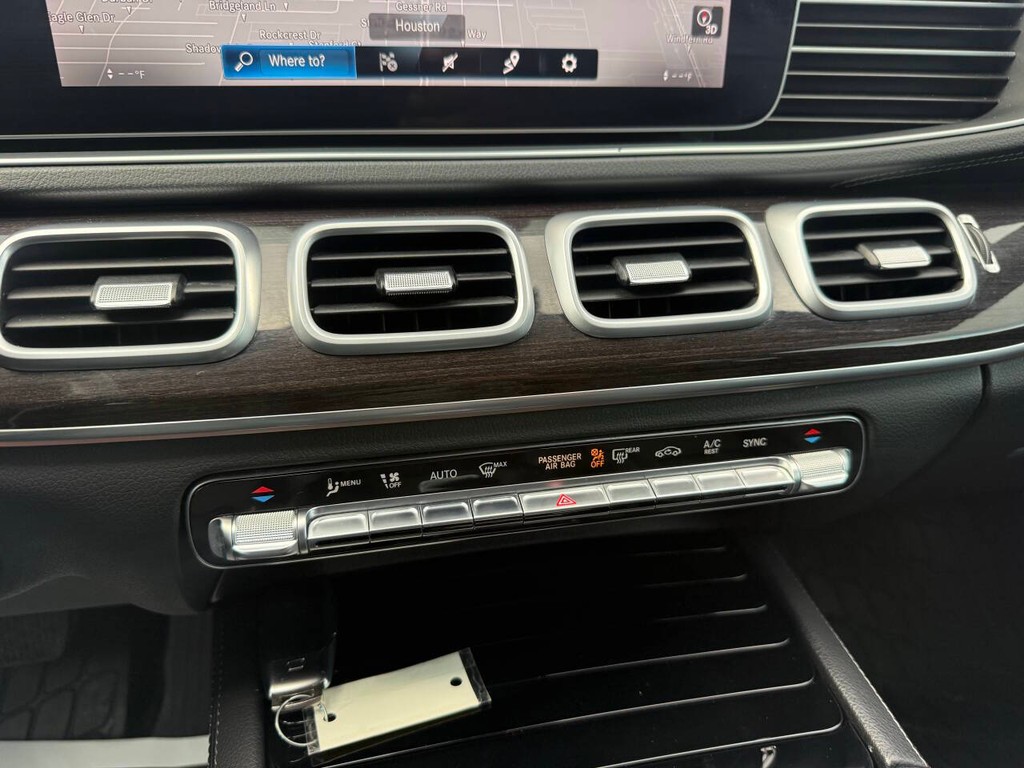 Mercedes-Benz GLS Vehicle Full-screen Gallery Image 30