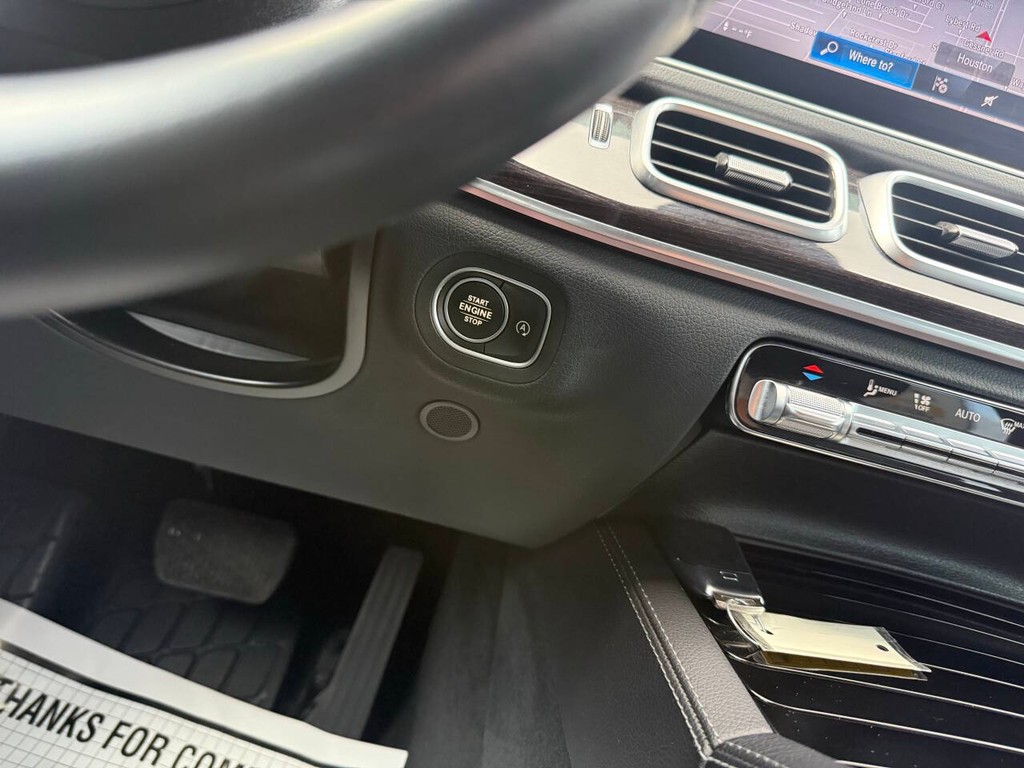 Mercedes-Benz GLS Vehicle Full-screen Gallery Image 31