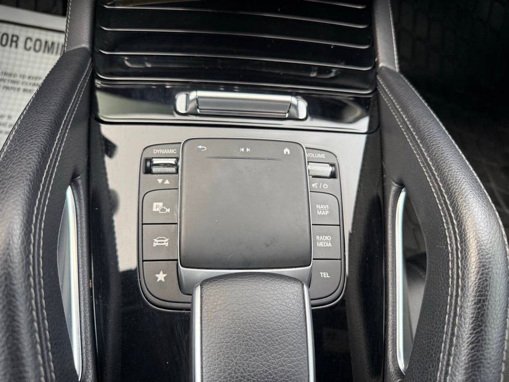 Mercedes-Benz GLS Vehicle Full-screen Gallery Image 32