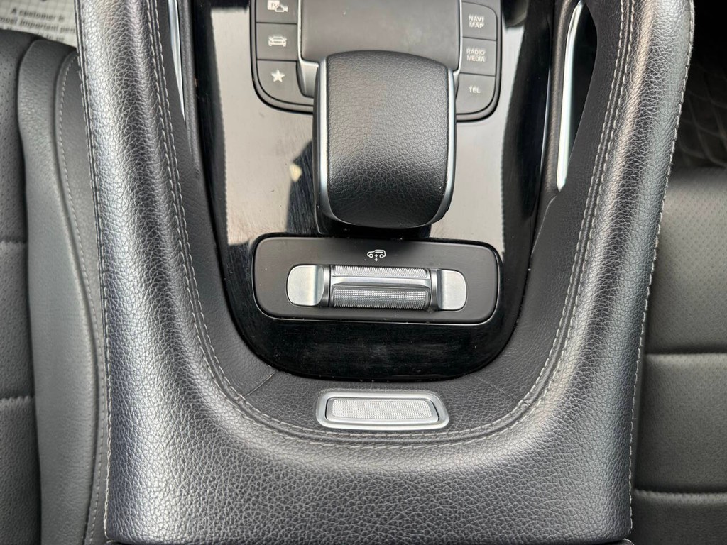 Mercedes-Benz GLS Vehicle Full-screen Gallery Image 33