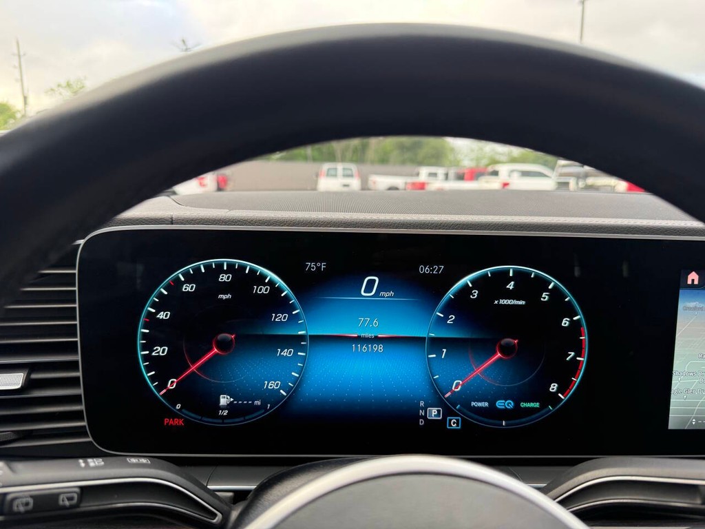 Mercedes-Benz GLS Vehicle Full-screen Gallery Image 37