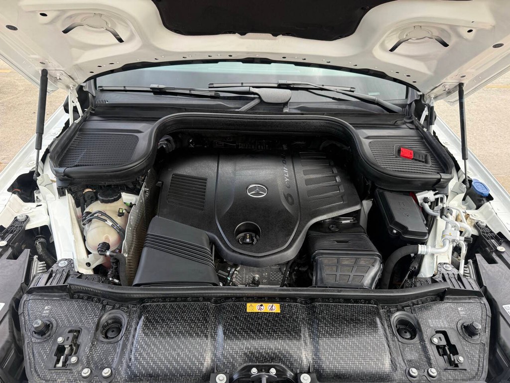 Mercedes-Benz GLS Vehicle Full-screen Gallery Image 40