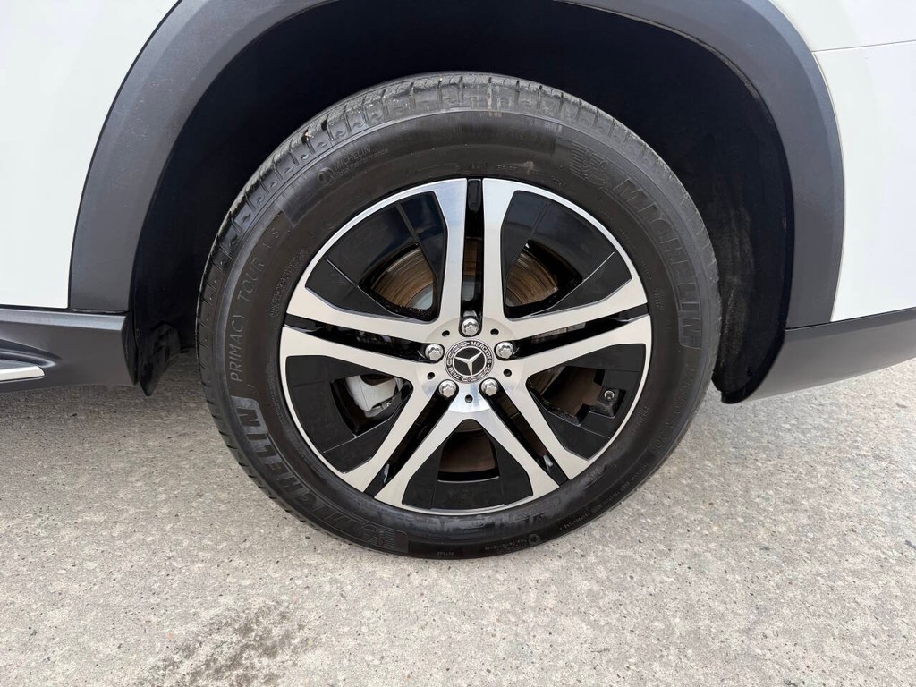 Mercedes-Benz GLS Vehicle Full-screen Gallery Image 41