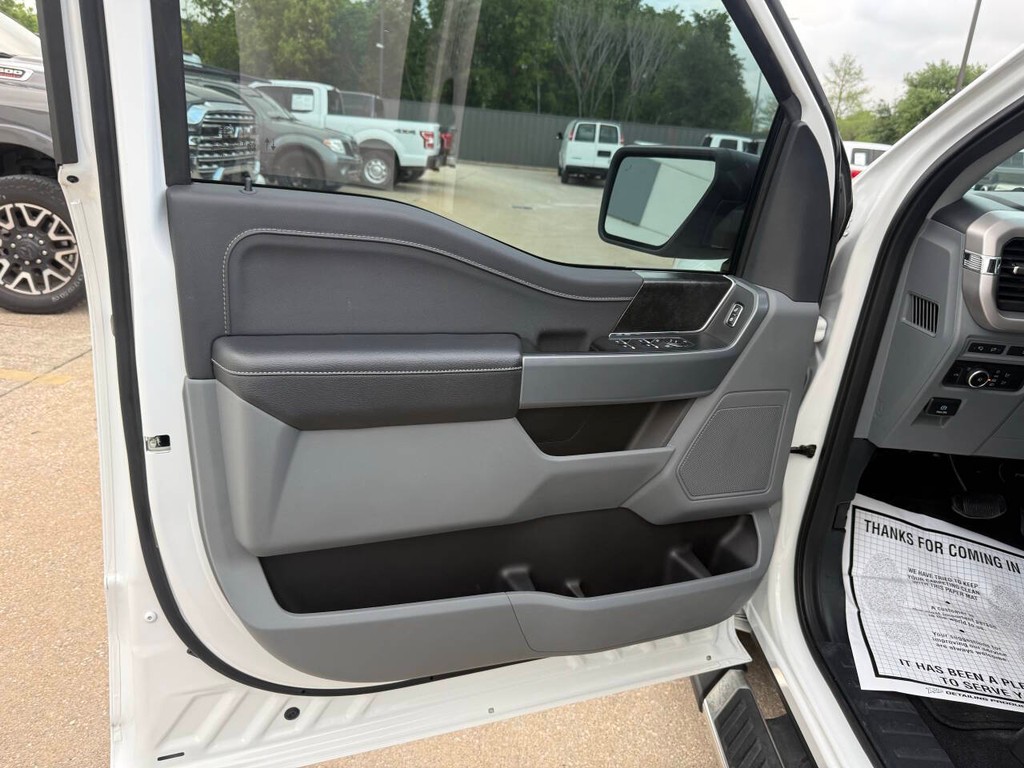Ford F-150 Vehicle Full-screen Gallery Image 08