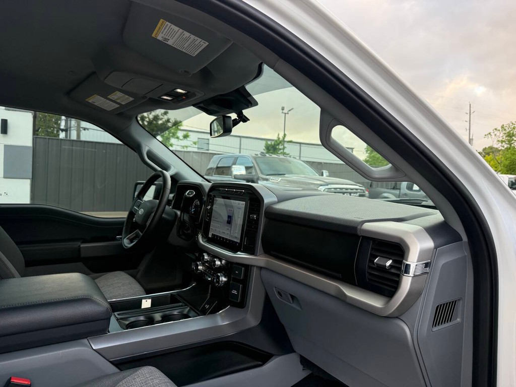 Ford F-150 Vehicle Full-screen Gallery Image 09
