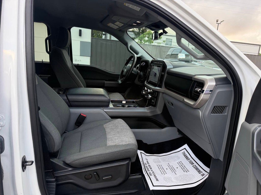 Ford F-150 Vehicle Full-screen Gallery Image 10