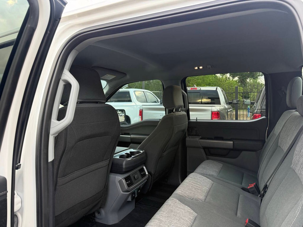 Ford F-150 Vehicle Full-screen Gallery Image 12