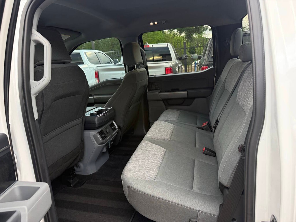 Ford F-150 Vehicle Full-screen Gallery Image 13