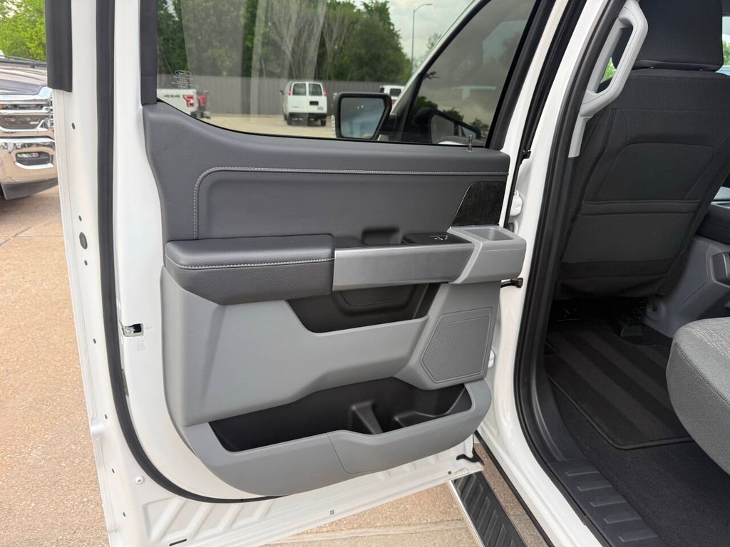 Ford F-150 Vehicle Full-screen Gallery Image 14