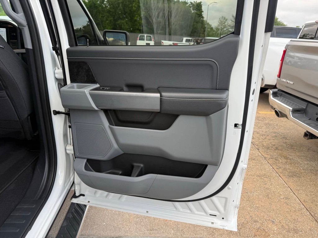 Ford F-150 Vehicle Full-screen Gallery Image 16