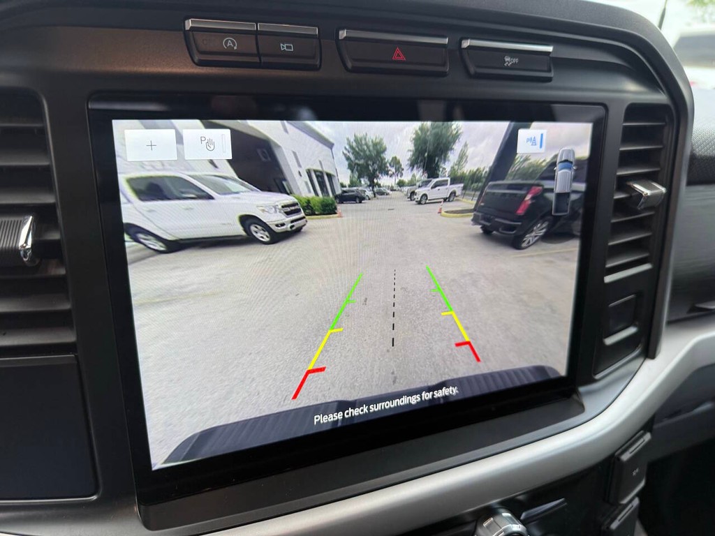 Ford F-150 Vehicle Full-screen Gallery Image 26