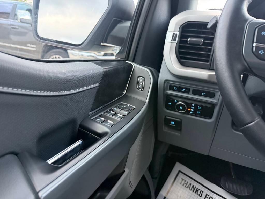 Ford F-150 Vehicle Full-screen Gallery Image 31