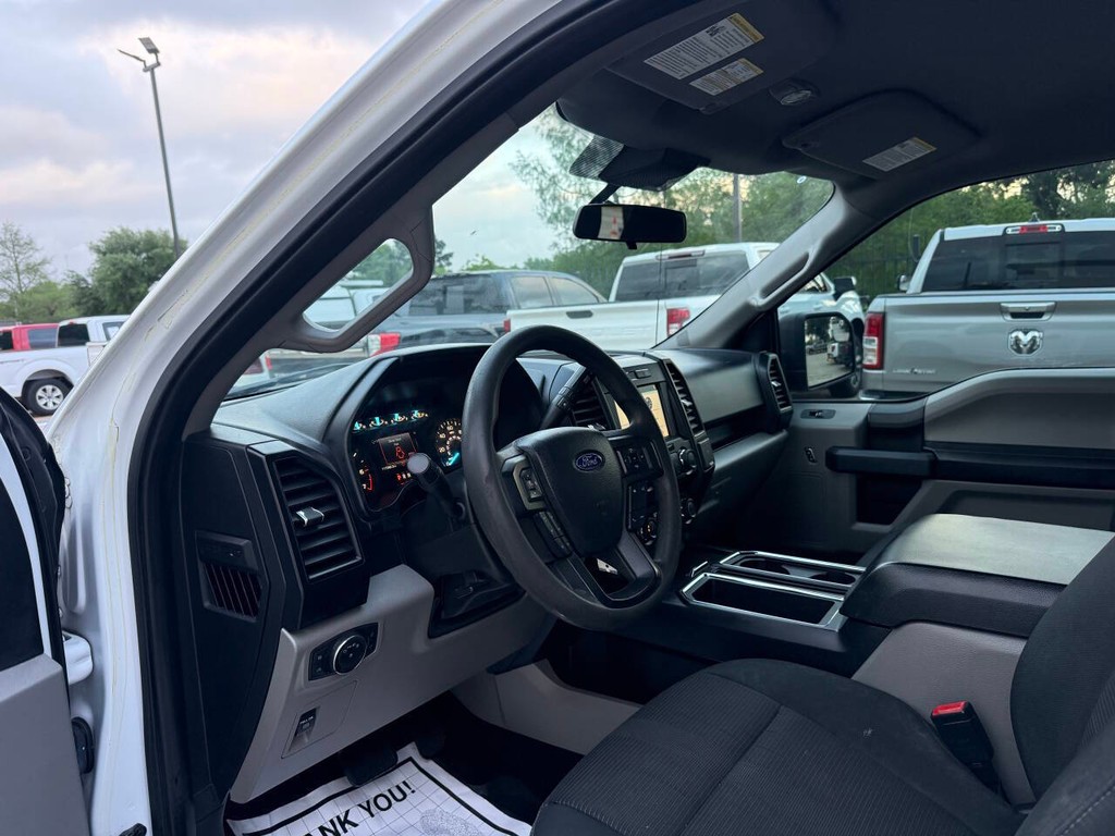 Ford F-150 Vehicle Full-screen Gallery Image 06