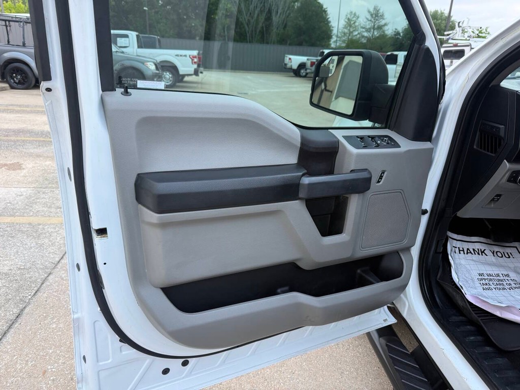 Ford F-150 Vehicle Full-screen Gallery Image 08