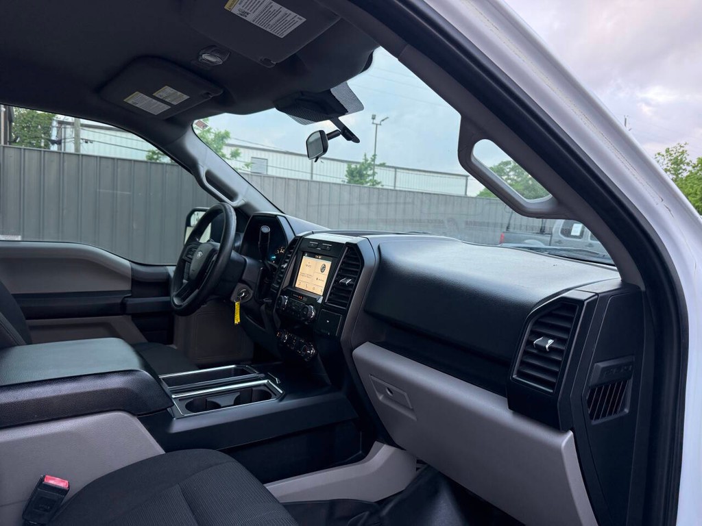 Ford F-150 Vehicle Full-screen Gallery Image 09