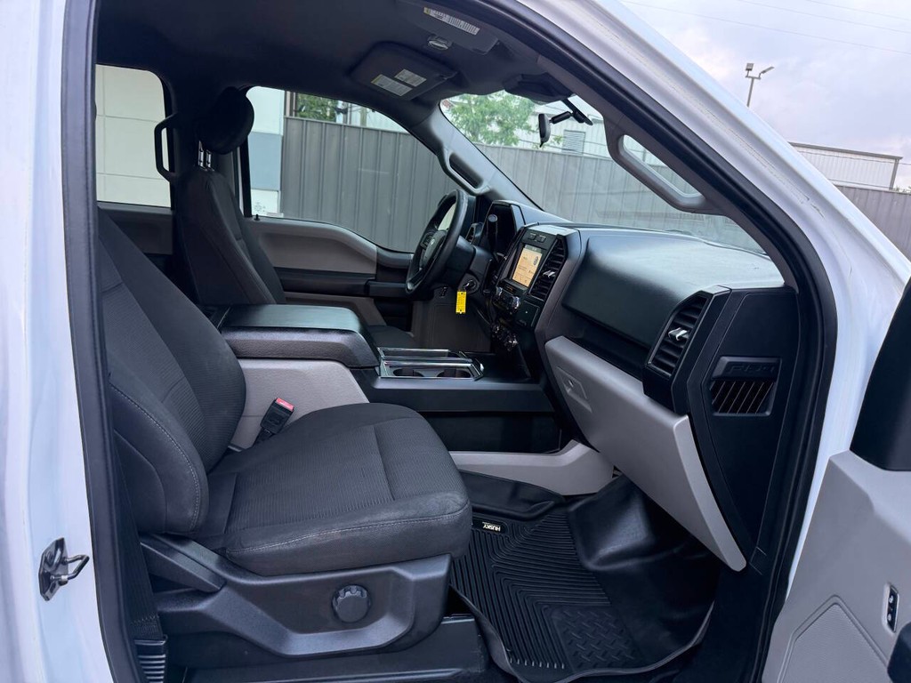 Ford F-150 Vehicle Full-screen Gallery Image 10