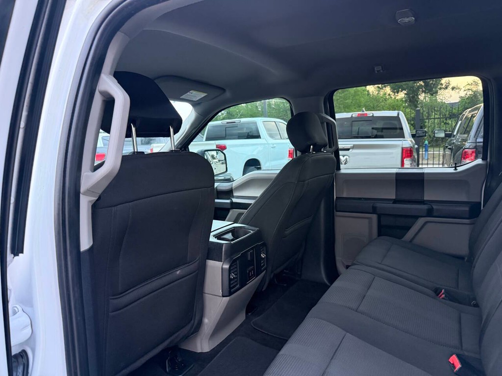 Ford F-150 Vehicle Full-screen Gallery Image 12