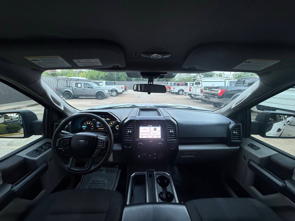 Ford F-150 Vehicle Full-screen Gallery Image 18