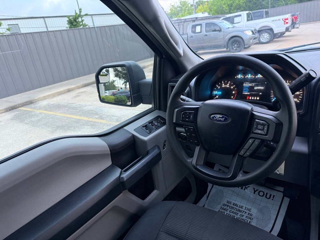 Ford F-150 Vehicle Full-screen Gallery Image 19