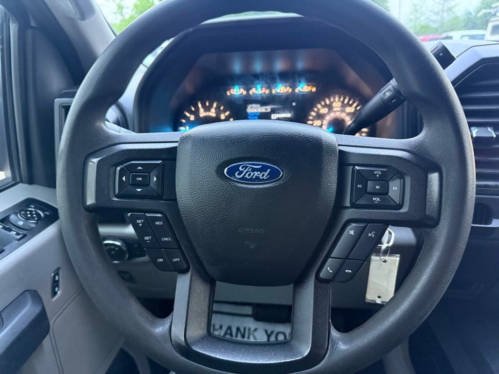 Ford F-150 Vehicle Full-screen Gallery Image 23