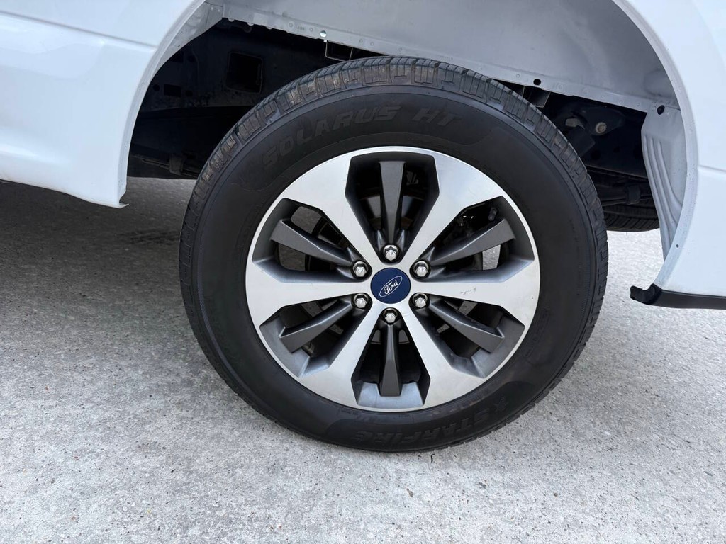 Ford F-150 Vehicle Full-screen Gallery Image 36