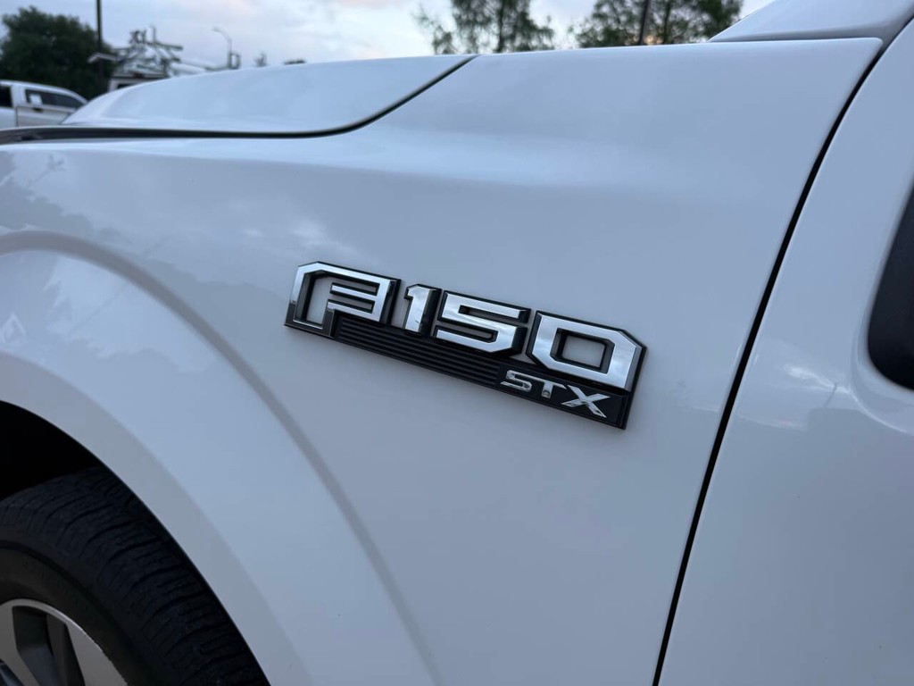 Ford F-150 Vehicle Full-screen Gallery Image 37