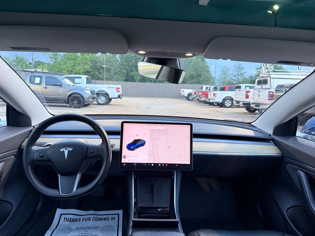 Tesla Model 3 Vehicle Full-screen Gallery Image 17