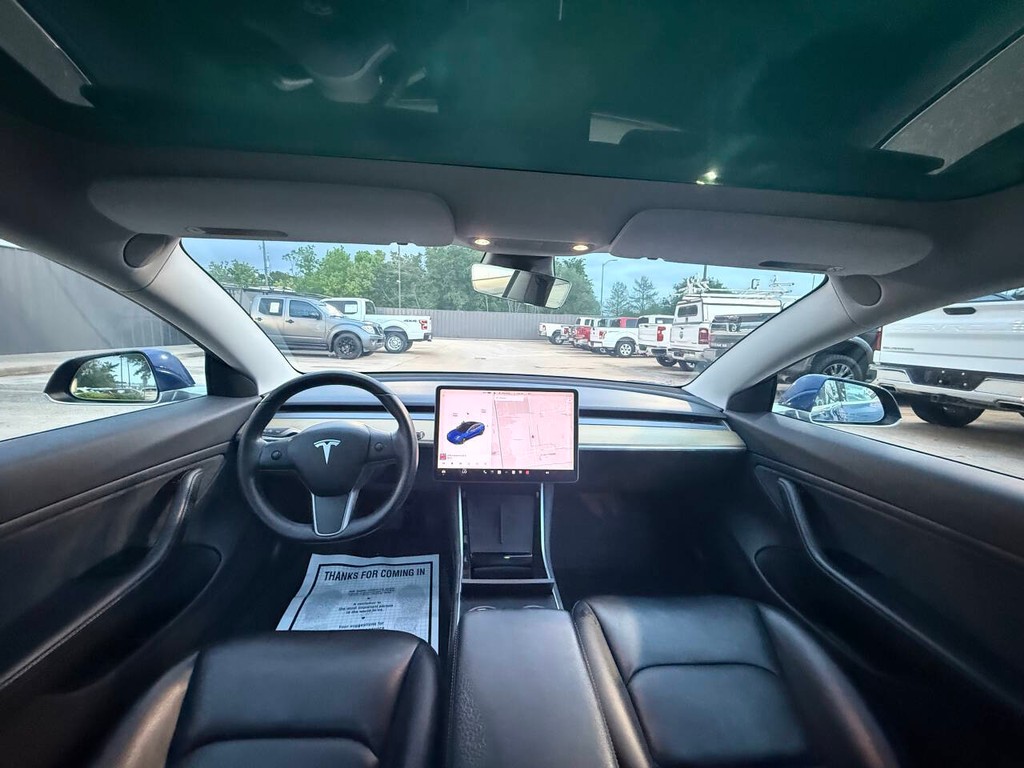 Tesla Model 3 Vehicle Full-screen Gallery Image 18