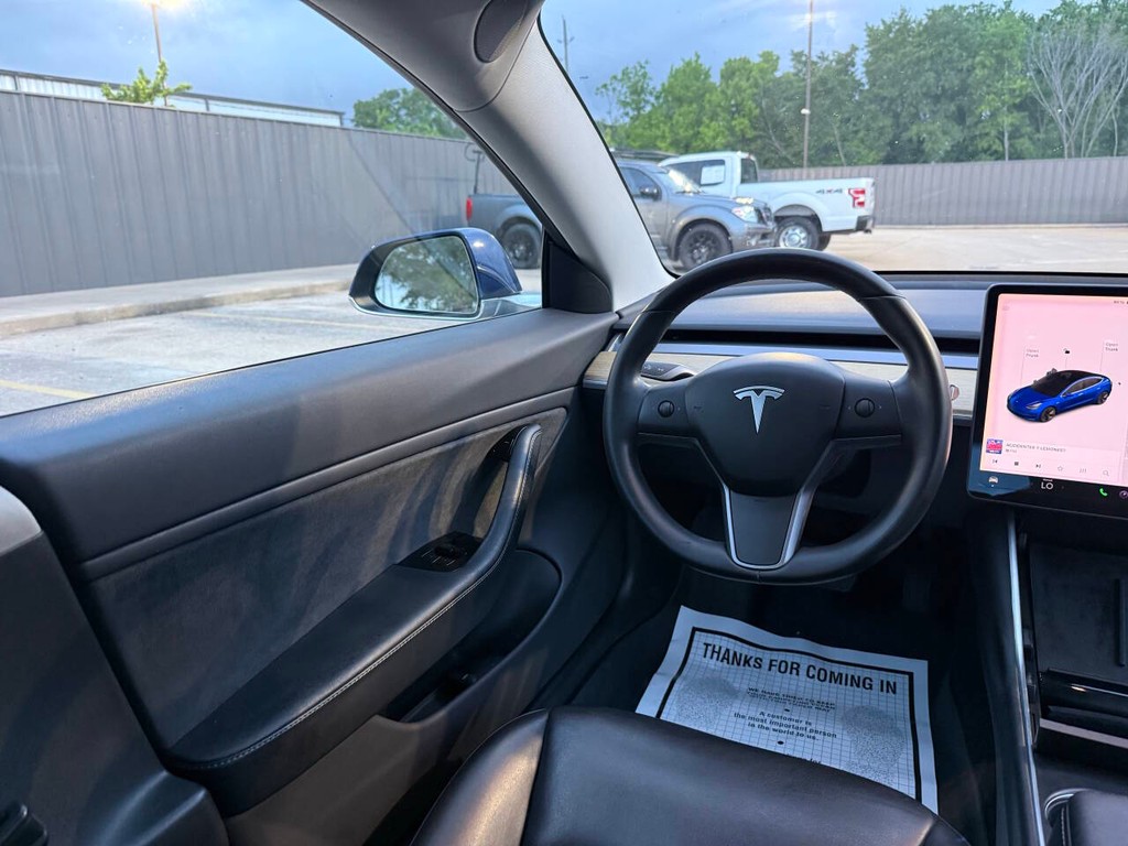 Tesla Model 3 Vehicle Full-screen Gallery Image 19
