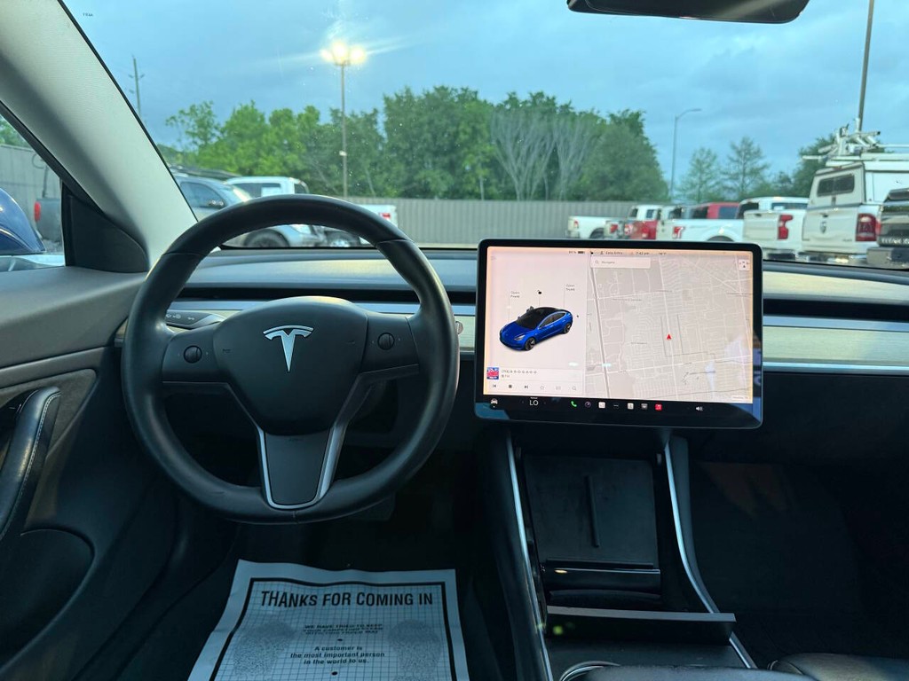 Tesla Model 3 Vehicle Full-screen Gallery Image 21