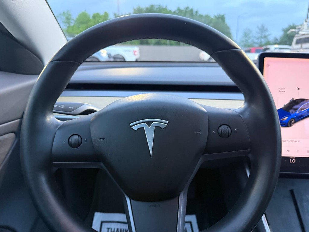 Tesla Model 3 Vehicle Full-screen Gallery Image 23