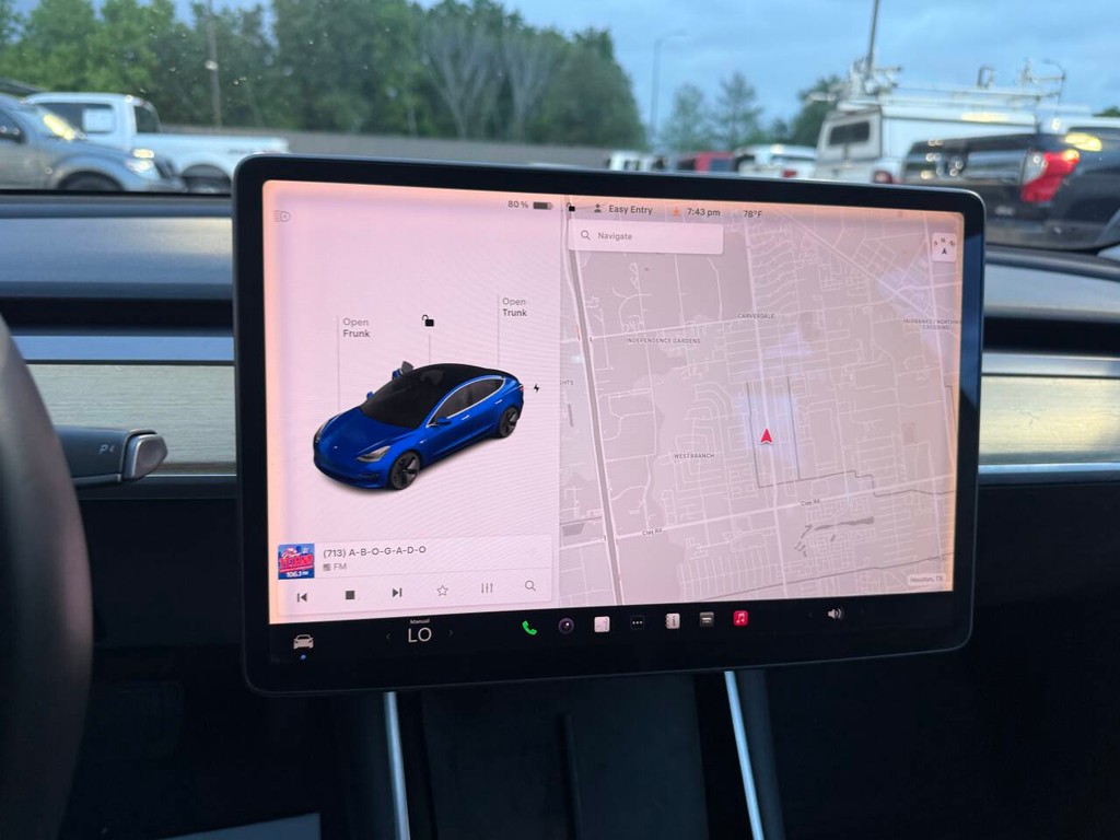 Tesla Model 3 Vehicle Full-screen Gallery Image 24