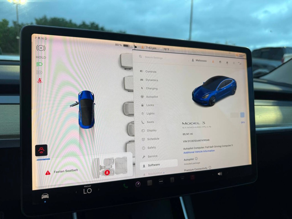 Tesla Model 3 Vehicle Full-screen Gallery Image 26