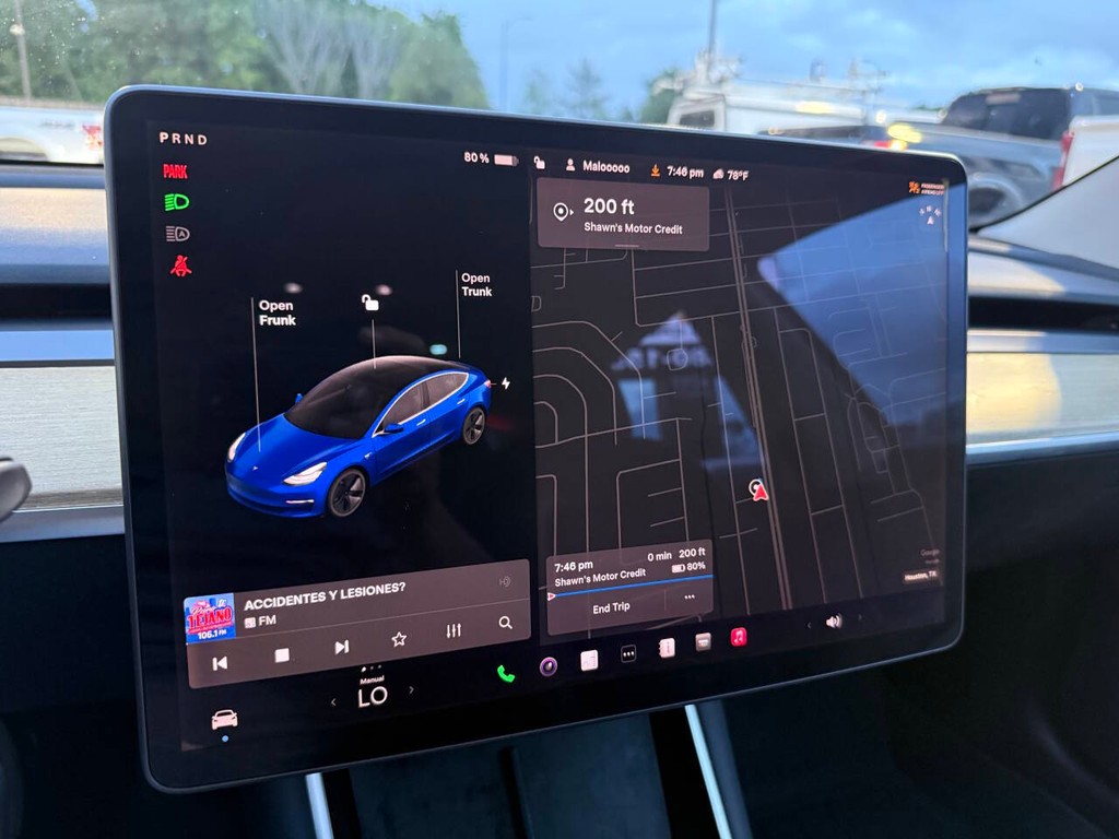 Tesla Model 3 Vehicle Full-screen Gallery Image 27
